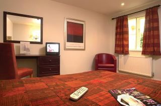 Hotel St Lawrence Лутон Экстерьер фото
