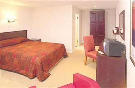 Hotel St Lawrence Лутон Экстерьер фото